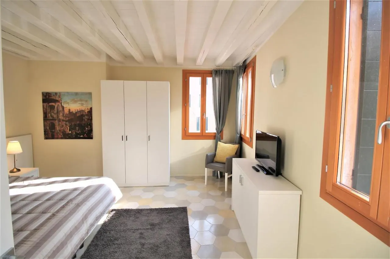 New central&spacious Venecia 0*,