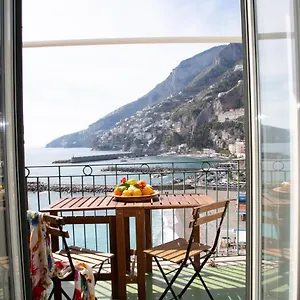 casa-la-voce-del-mare.hotels-amalfi.com/
